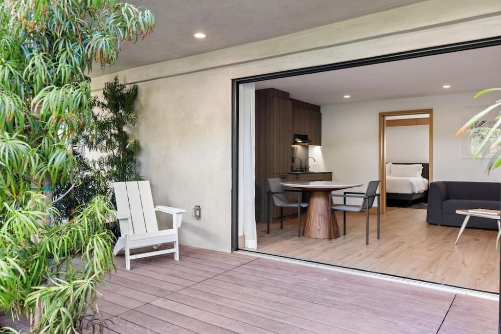 Malibu Sand Carbon Beach Suites Екстериор снимка