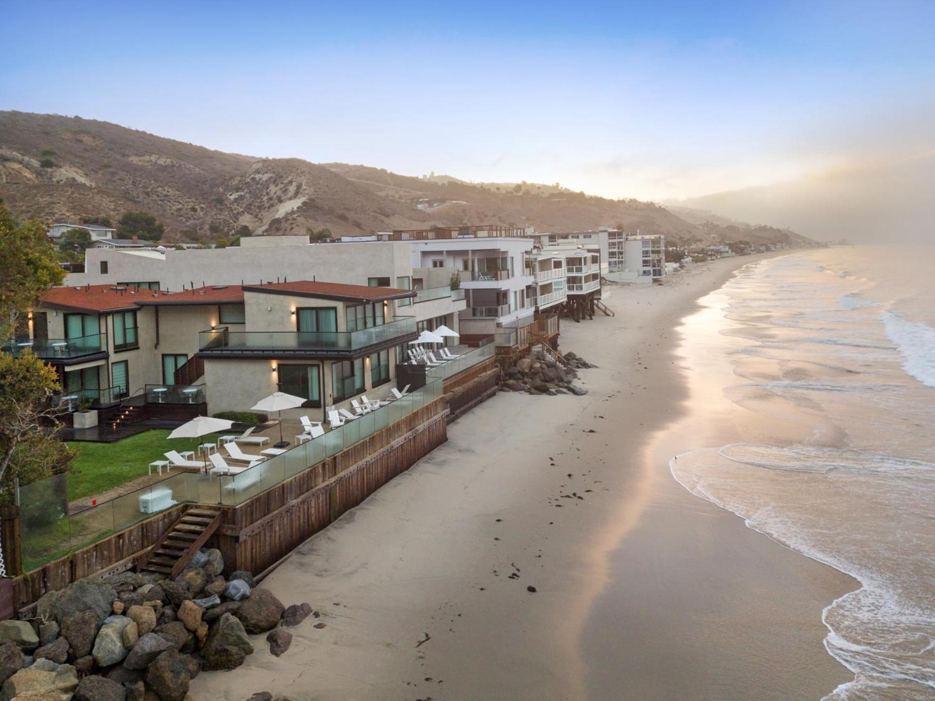 Malibu Sand Carbon Beach Suites Екстериор снимка