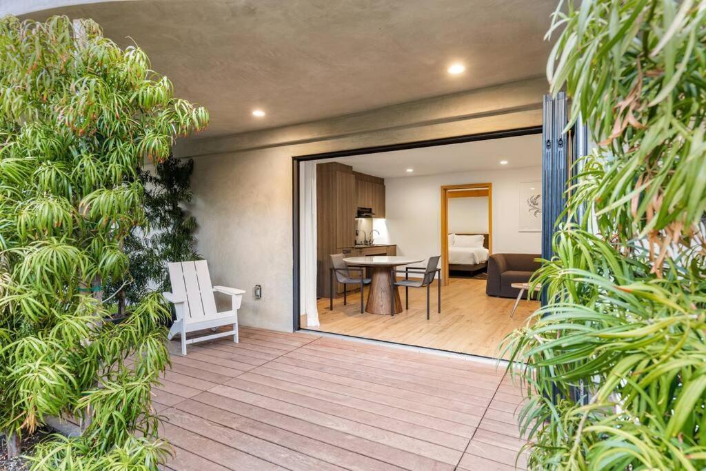 Malibu Sand Carbon Beach Suites Екстериор снимка