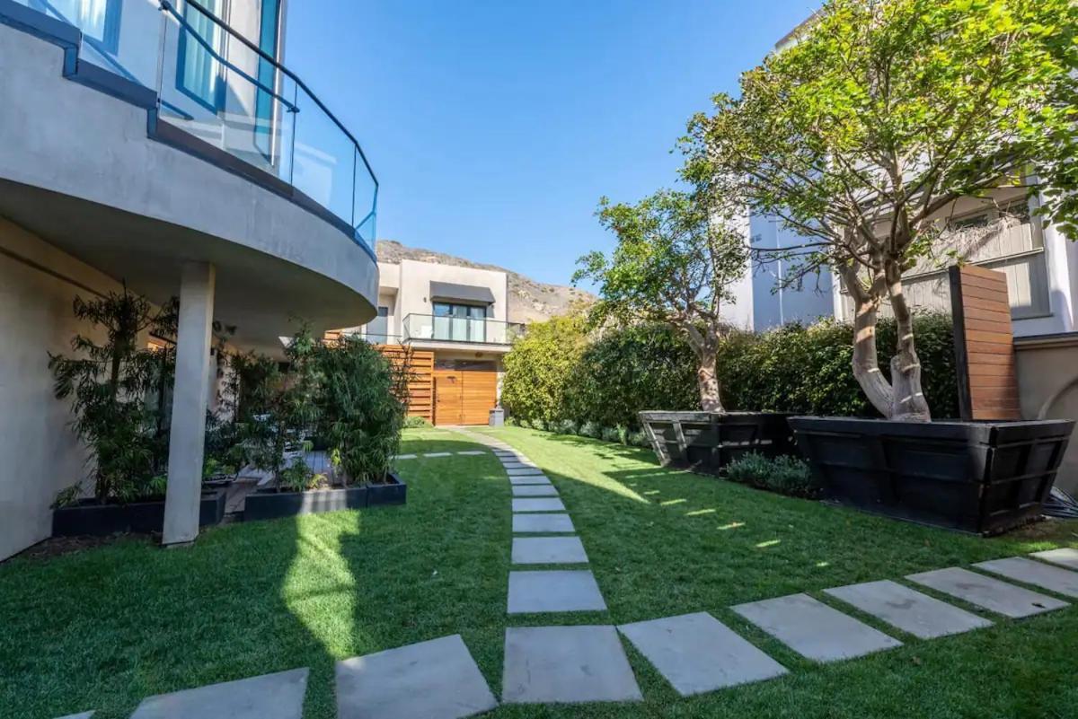 Malibu Sand Carbon Beach Suites Екстериор снимка