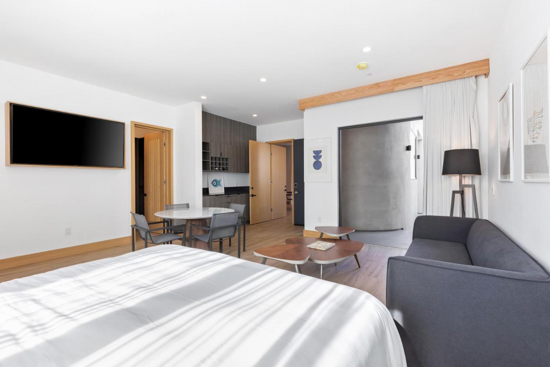 Malibu Sand Carbon Beach Suites Екстериор снимка