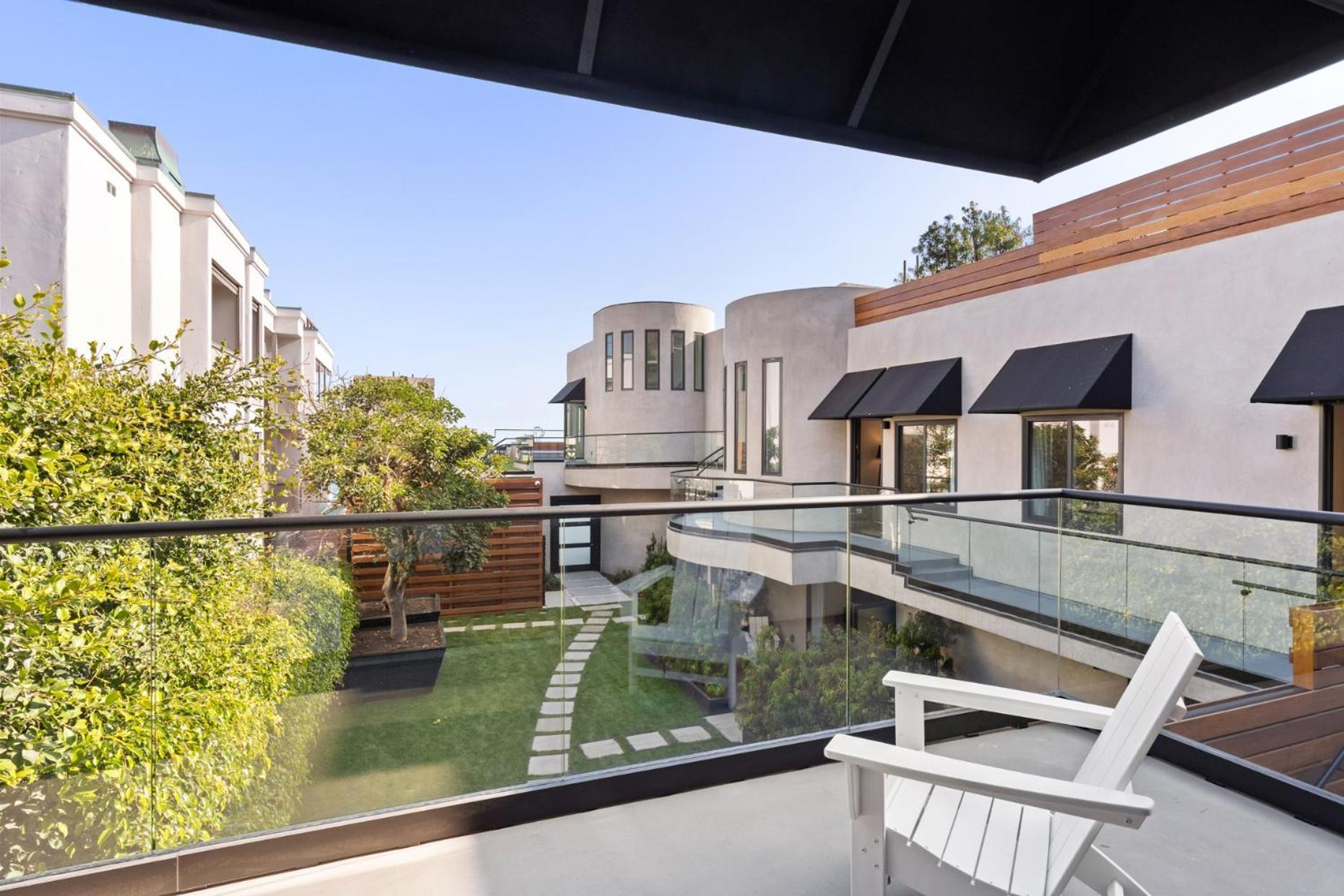 Malibu Sand Carbon Beach Suites Екстериор снимка