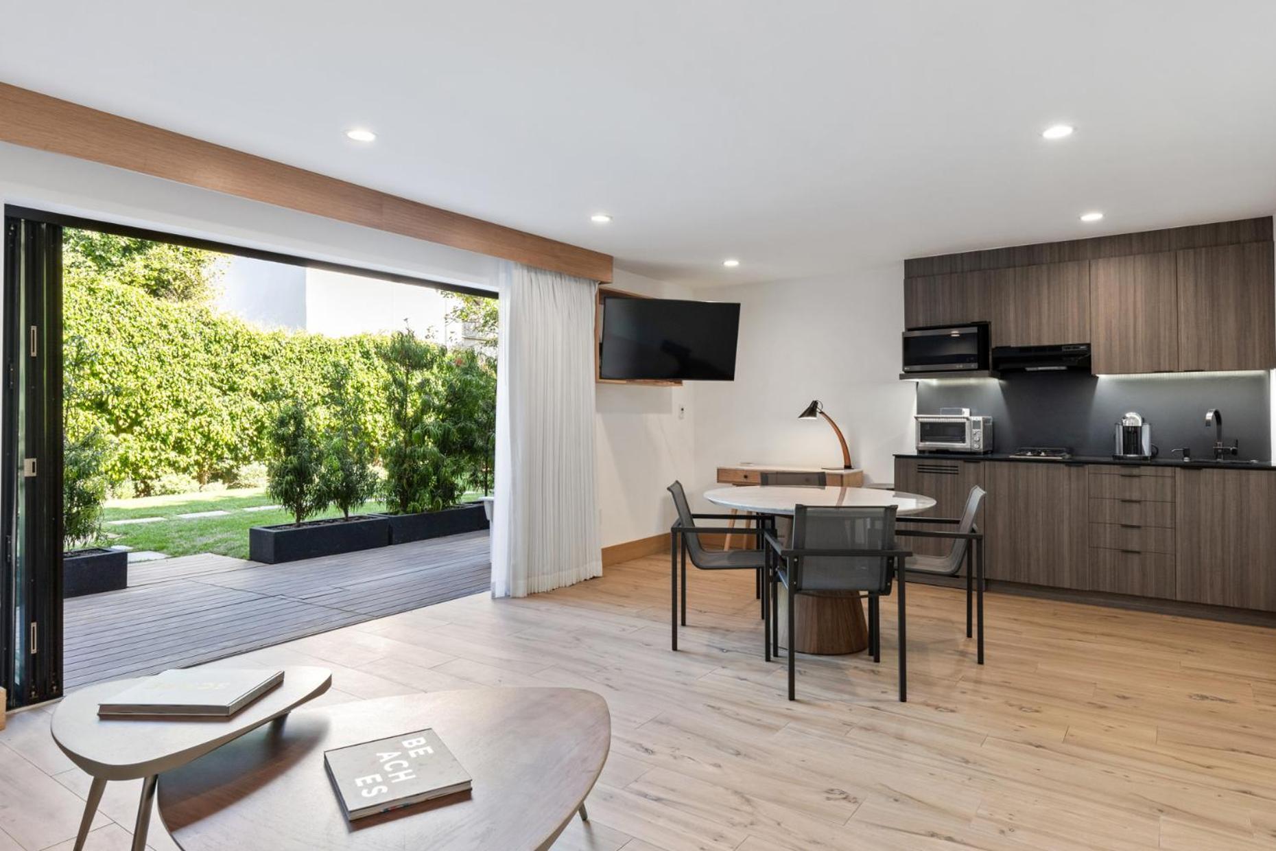 Malibu Sand Carbon Beach Suites Екстериор снимка
