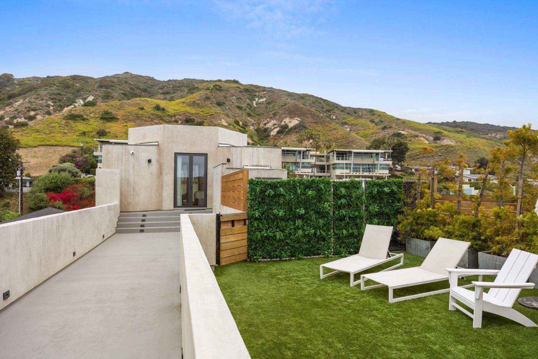 Malibu Sand Carbon Beach Suites Екстериор снимка