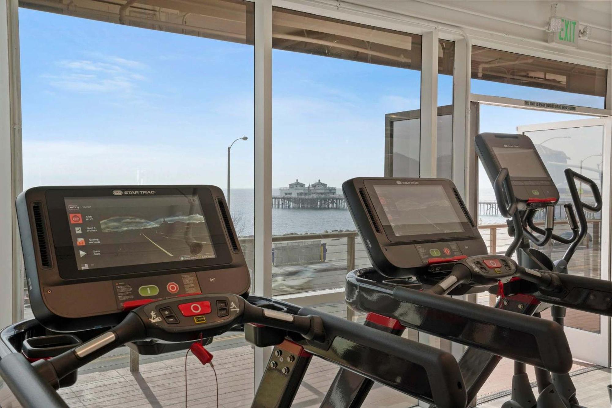 Malibu Sand Carbon Beach Suites Екстериор снимка