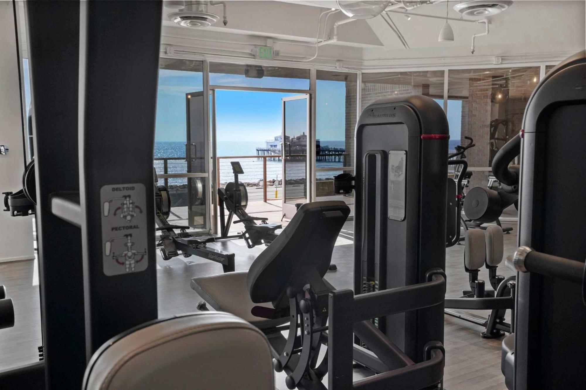 Malibu Sand Carbon Beach Suites Екстериор снимка